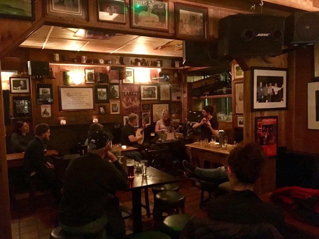 Listen to traditional music -- 5 must-have experiences when visiting Ireland